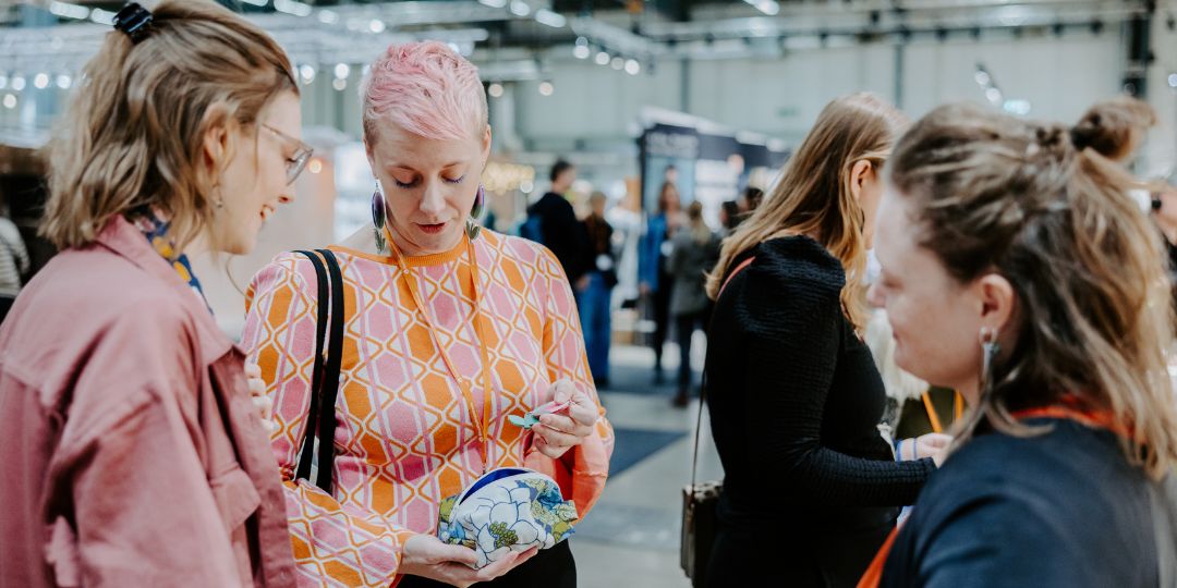 Utställare i Local Femmes Markets samlingsmonter.