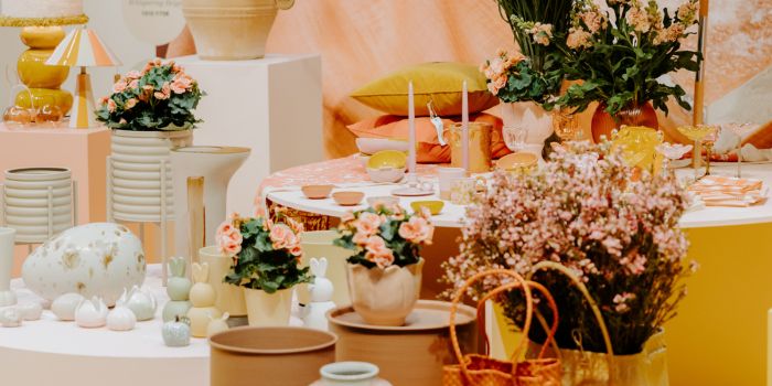 inredning i olika gula och orangea nyanser